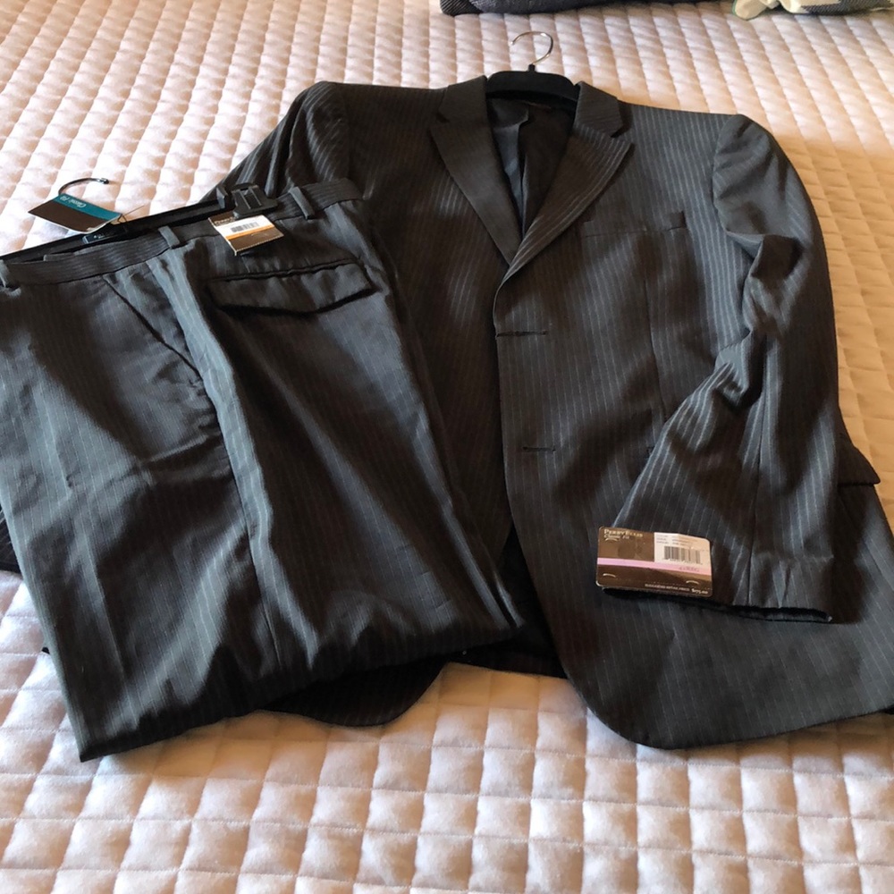 Men’s Perry Ellis pinstriped suit